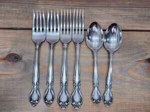 Lot Of 6 Pieces Of International Lyon QUEEN'S FANCY Stainless Flatware